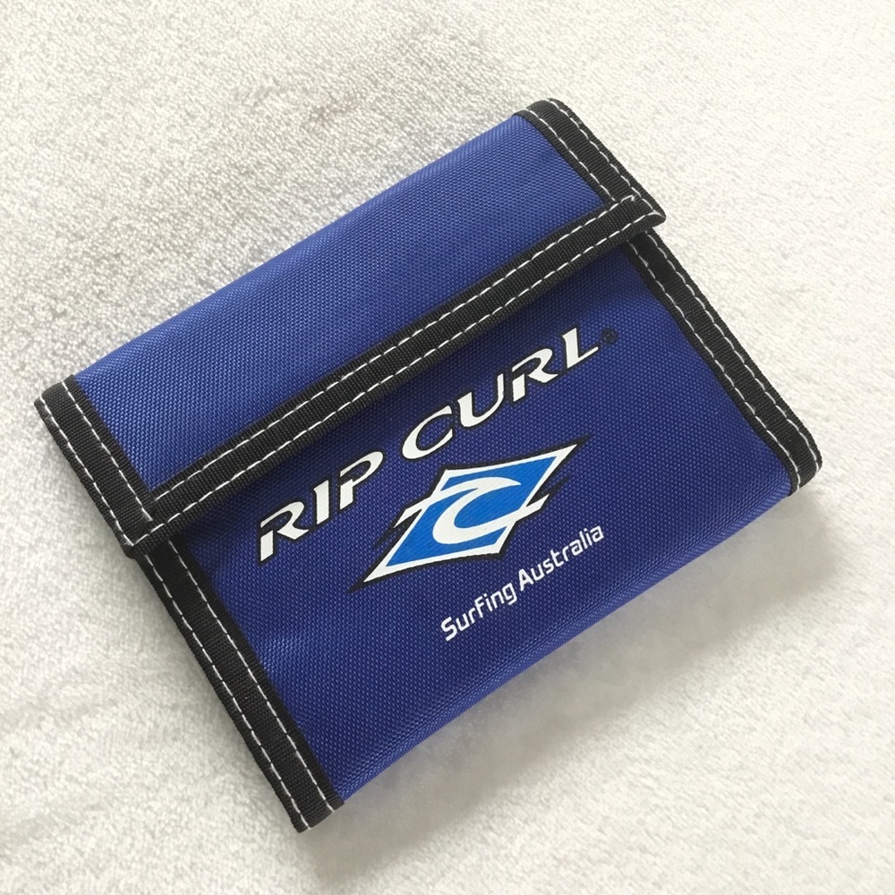 🆕 blue Rip Curl 90’s Velcro wallet